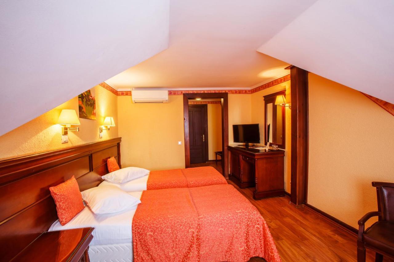Domeniul Dracula Danes Hotel Kültér fotó