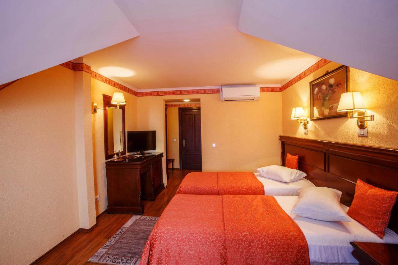Domeniul Dracula Danes Hotel Kültér fotó