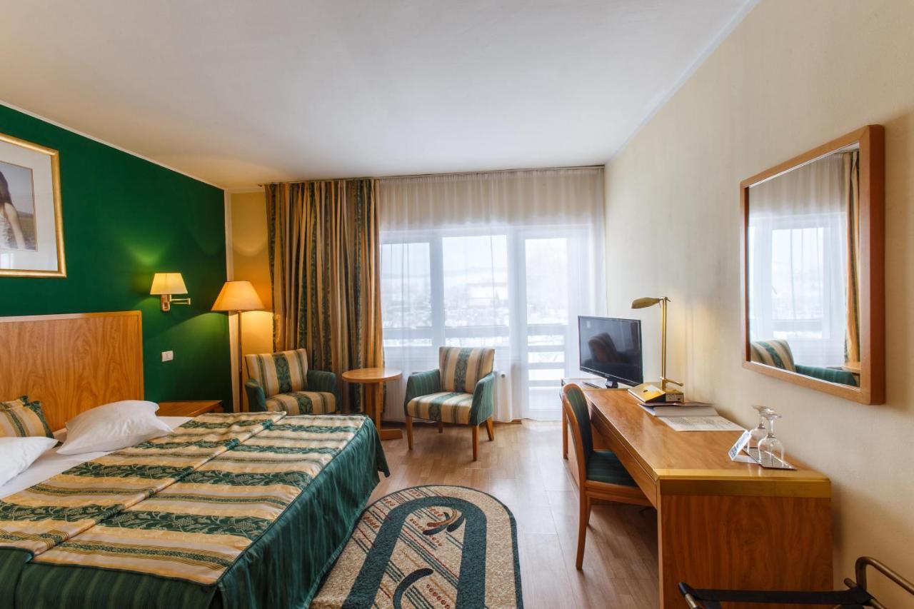 Domeniul Dracula Danes Hotel Kültér fotó