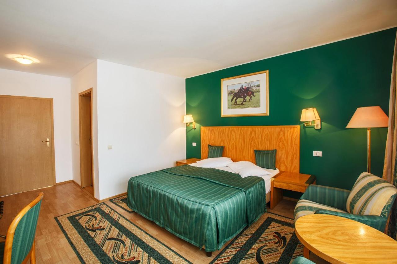 Domeniul Dracula Danes Hotel Kültér fotó